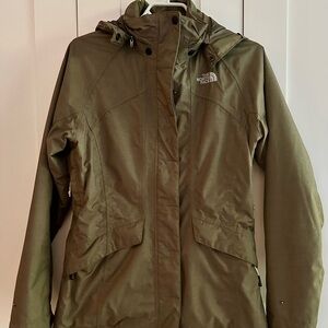 The North Face Green Ski Jacket Durable Snow Gear